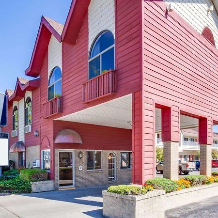 Super 8 Beachfront By Wyndham Mackinaw City, Mi Eksteriør billede