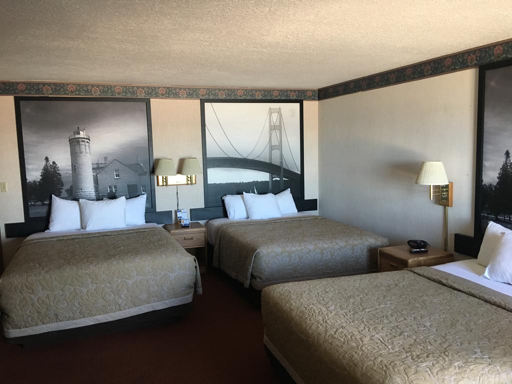 Super 8 Beachfront By Wyndham Mackinaw City, Mi Eksteriør billede