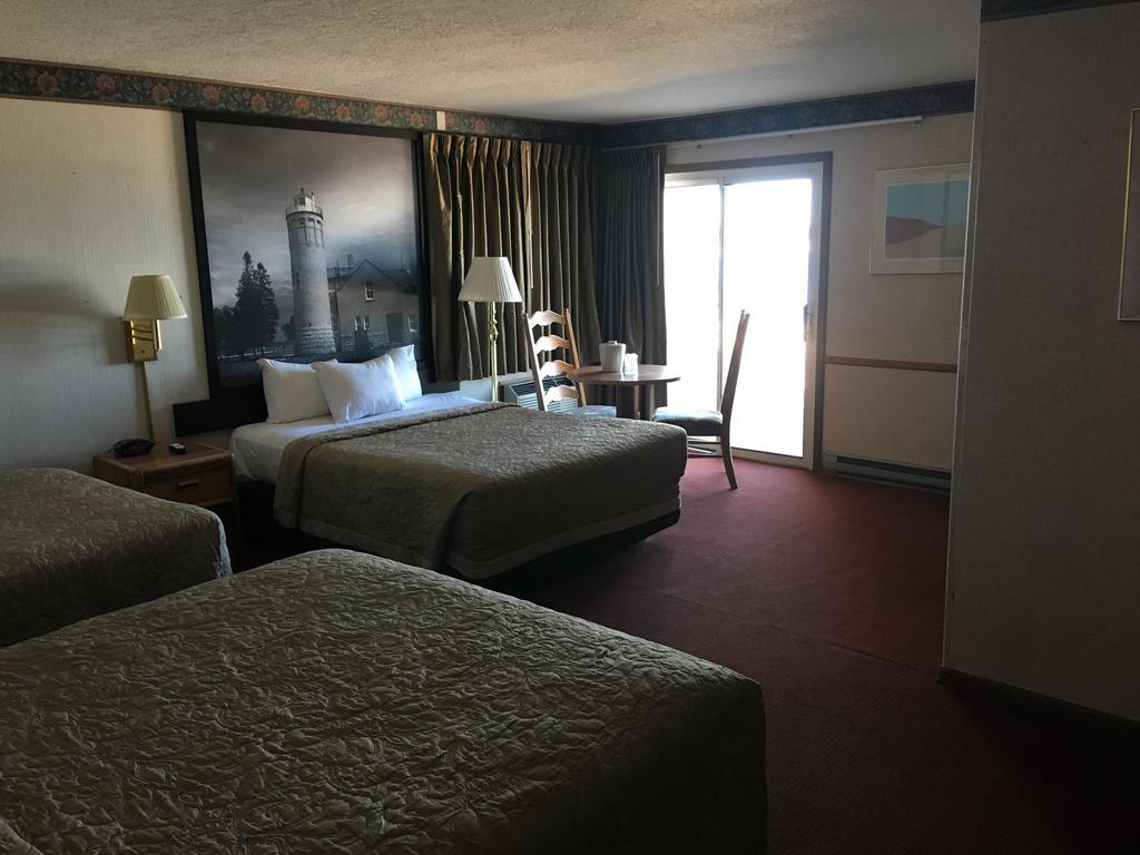 Super 8 Beachfront By Wyndham Mackinaw City, Mi Eksteriør billede