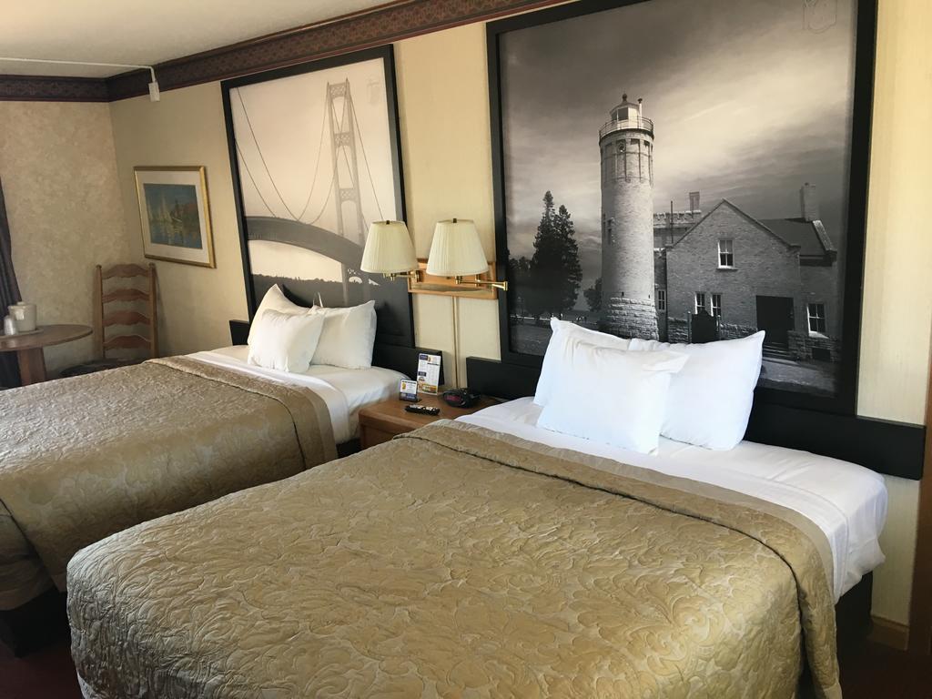 Super 8 Beachfront By Wyndham Mackinaw City, Mi Eksteriør billede