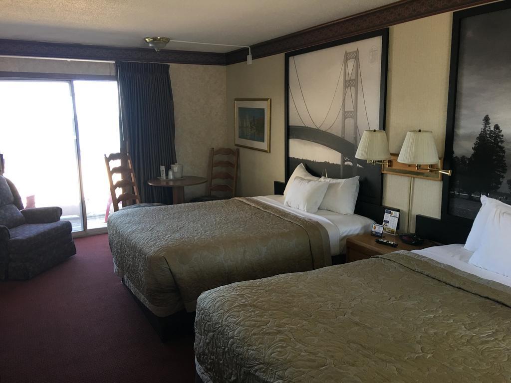 Super 8 Beachfront By Wyndham Mackinaw City, Mi Eksteriør billede