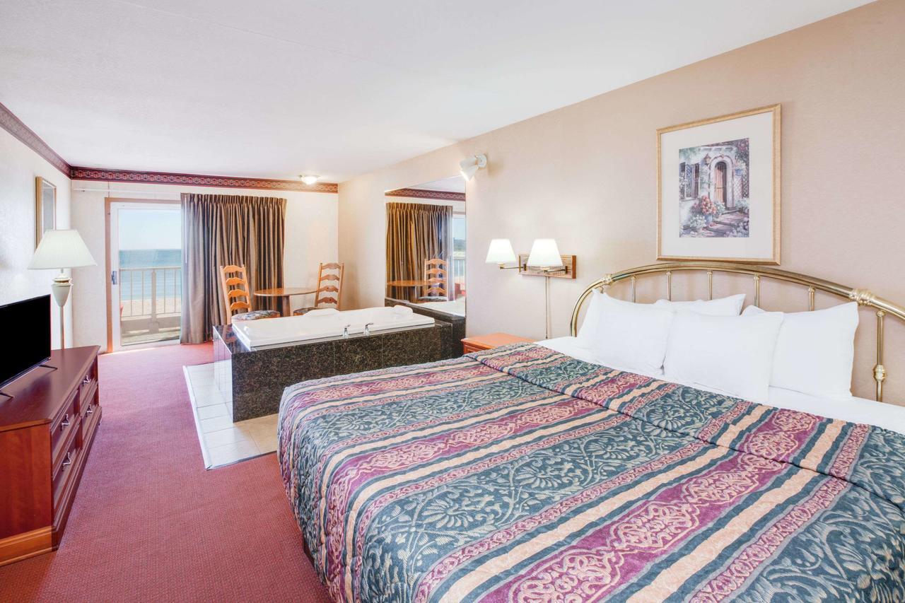 Super 8 Beachfront By Wyndham Mackinaw City, Mi Eksteriør billede