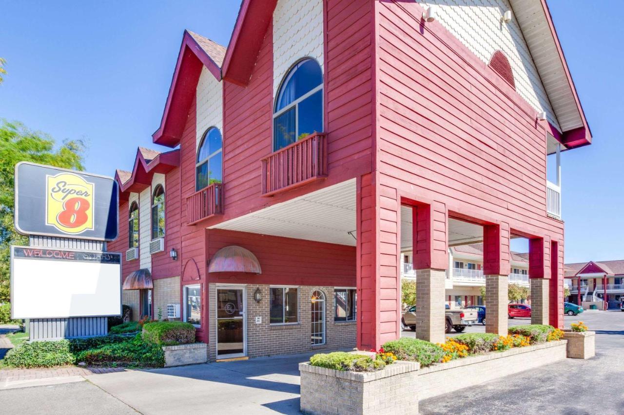 Super 8 Beachfront By Wyndham Mackinaw City, Mi Eksteriør billede